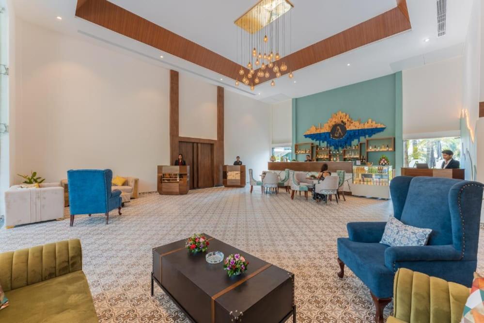 Foxoso La Beach Resort & Spa Олд Гоа Екстериор снимка