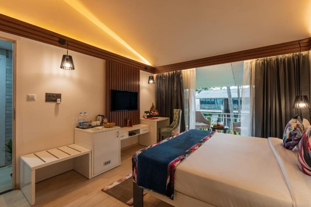 Foxoso La Beach Resort & Spa Олд Гоа Екстериор снимка