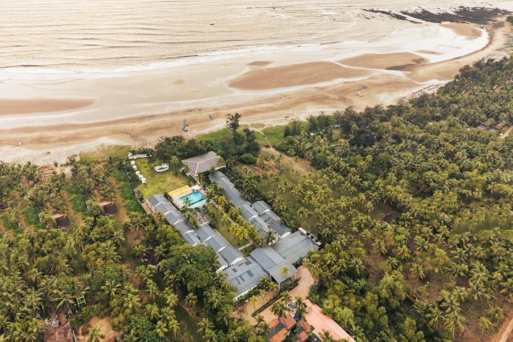 Foxoso La Beach Resort & Spa Олд Гоа Екстериор снимка