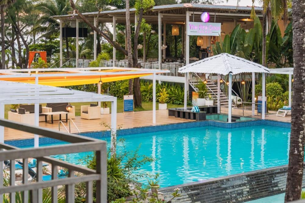 Foxoso La Beach Resort & Spa Олд Гоа Екстериор снимка